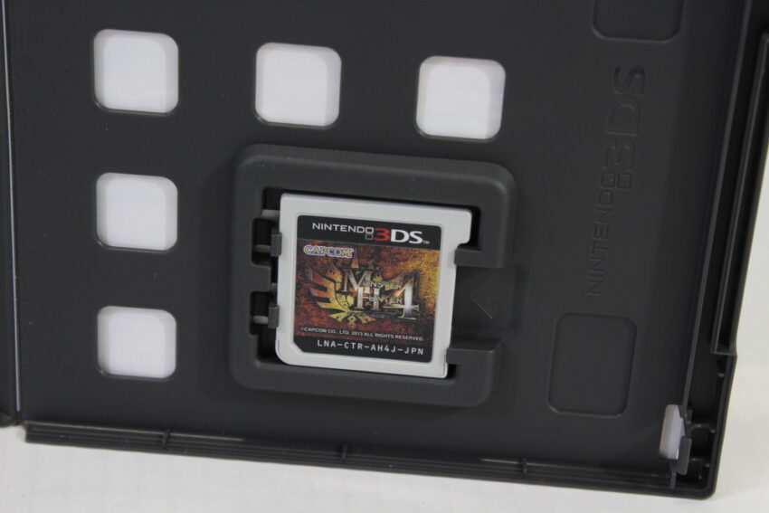 Lot of 4 Monster Hunter Tri 3G, 4, 4G, and X Cross (B) Nintendo 3DS
