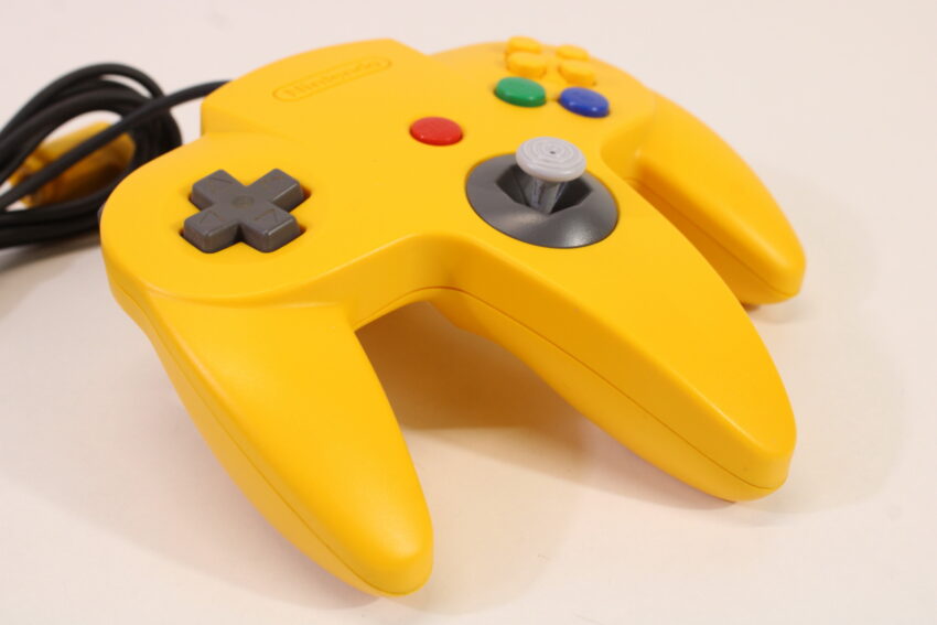 Official Nintendo 64 Controller Yellow 9/10 Tight Stick N64 (B)