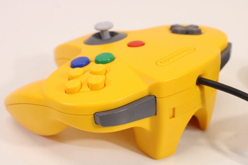 Official Nintendo 64 Controller Yellow 9/10 Tight Stick N64 (B)