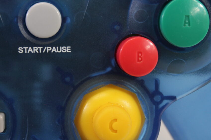 Official HORI Pad Cube Nintendo Gamecube Controller Clear Blue (B)