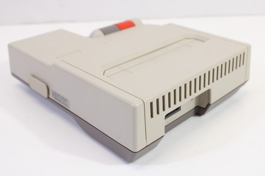 AV Famicom Console "New Famicom" Controller x1 AC Adapter AV Cable & NES Pin Converter (B) Nintendo Famicom FC
