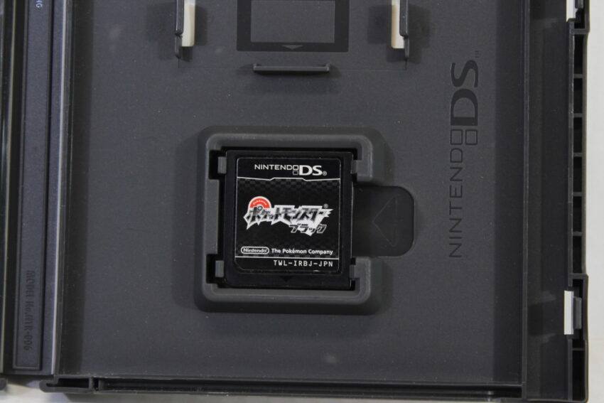 Pokemon Black CIB DSi Region Locked (B) Nintendo DS NDS
