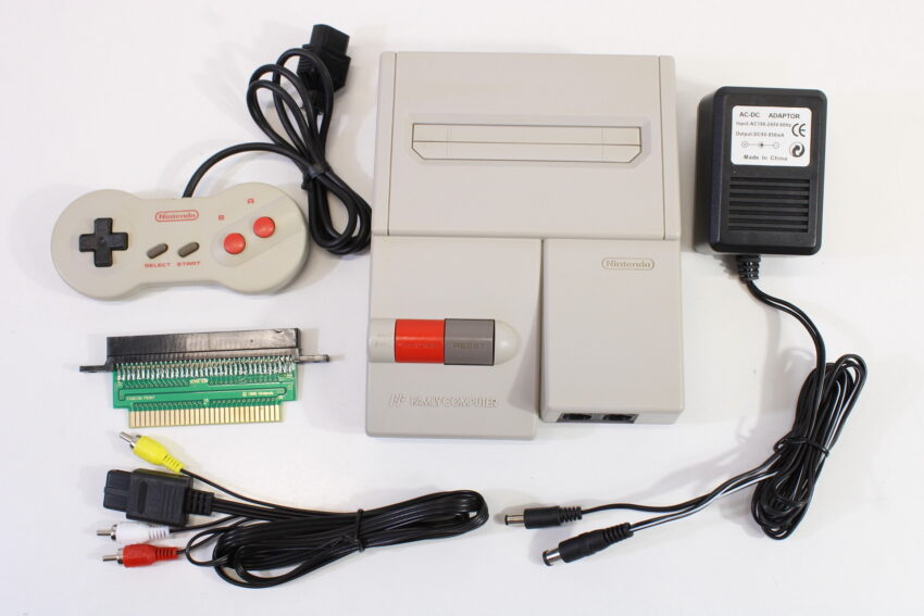 AV Famicom Console "New Famicom" Controller x1 AC Adapter AV Cable & NES Pin Converter (B) Nintendo Famicom FC
