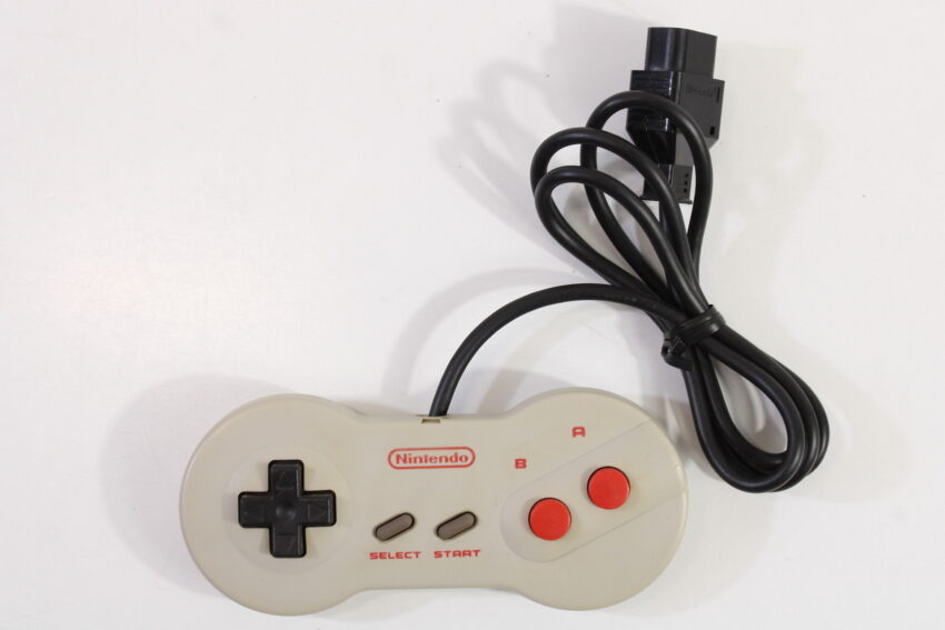 AV Famicom Console "New Famicom" Controller x1 AC Adapter AV Cable & NES Pin Converter (B) Nintendo Famicom FC