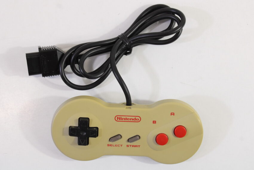 AV Famicom Console "New Famicom" Controller x1 AC Adapter AV Cable & NES Pin Converter (B) Nintendo Famicom FC