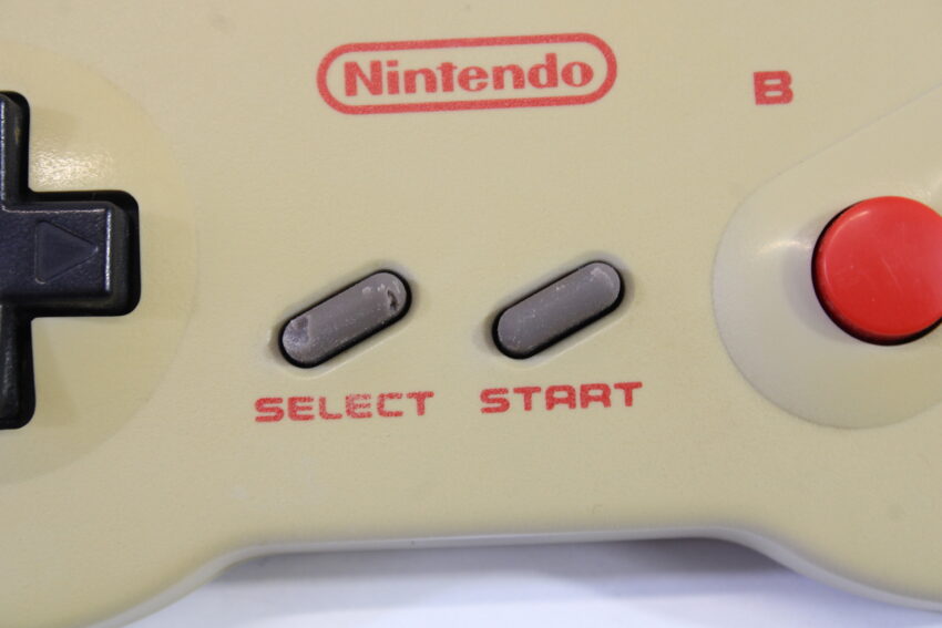 AV Famicom Console "New Famicom" Controller x1 AC Adapter AV Cable & NES Pin Converter (B) Nintendo Famicom FC