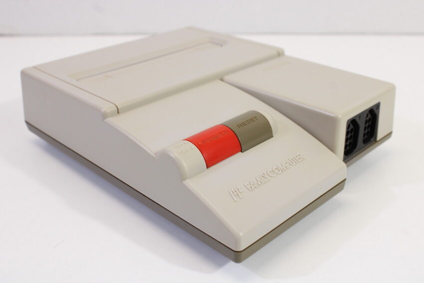 AV Famicom Console "New Famicom" Controller x1 AC Adapter AV Cable & NES Pin Converter (B) Nintendo Famicom FC