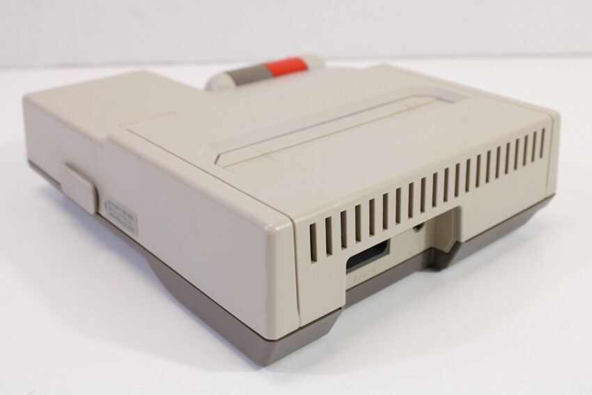 AV Famicom Console "New Famicom" Controller x1 AC Adapter AV Cable & NES Pin Converter (B) Nintendo Famicom FC