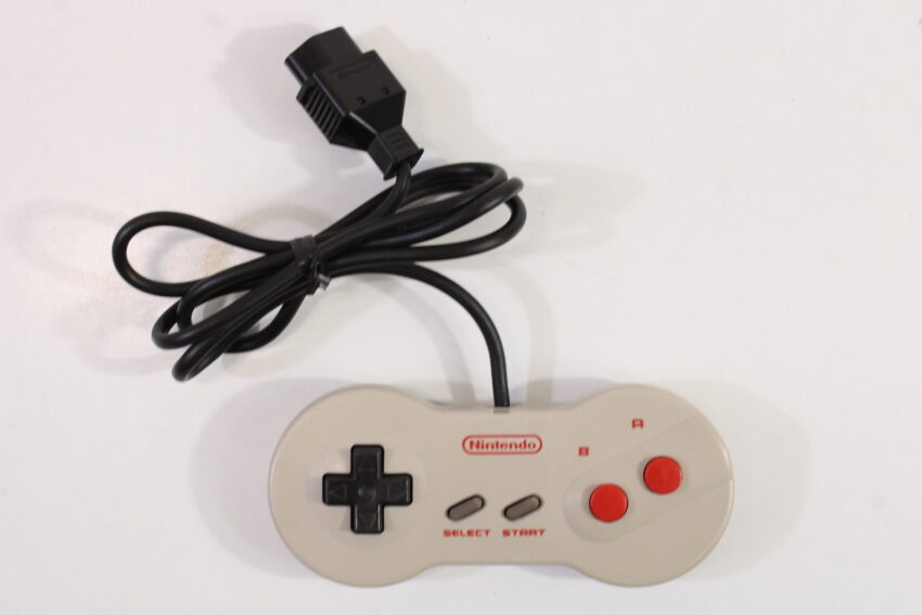 AV Famicom Console "New Famicom" Controller x1 AC Adapter AV Cable & NES Pin Converter (B) Nintendo Famicom FC