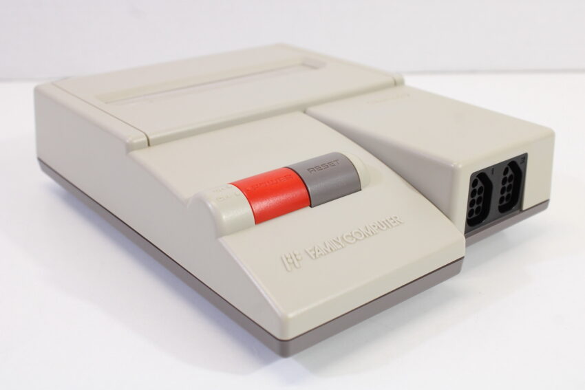 AV Famicom Console "New Famicom" Controller x1 AC Adapter AV Cable & NES Pin Converter (B) Nintendo Famicom FC