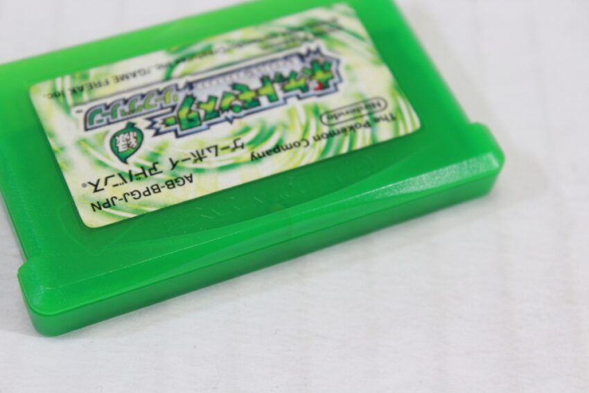 Pokemon Leaf Green (C Damaged Shell) Nintendo Gameboy Advance GBA