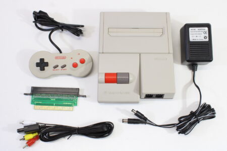 AV Famicom Console "New Famicom" Controller x1 AC Adapter AV Cable & NES Pin Converter Has Cigarette Odor (C) Nintendo Famicom FC