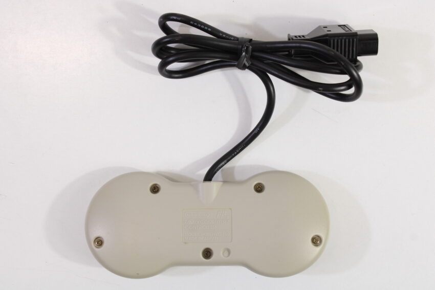 AV Famicom Console "New Famicom" Controller x1 AC Adapter AV Cable & NES Pin Converter Has Cigarette Odor (C) Nintendo Famicom FC