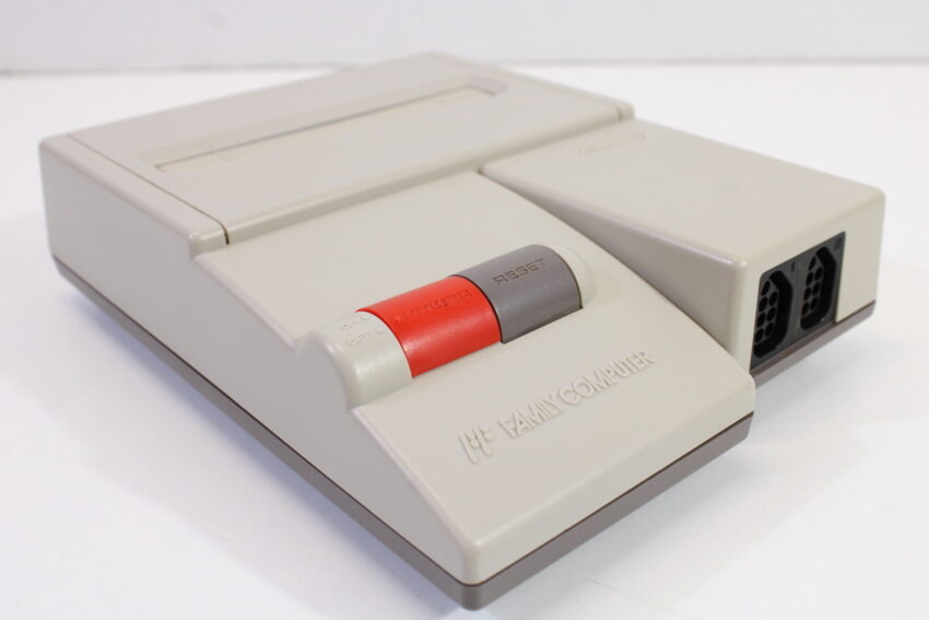 AV Famicom Console "New Famicom" Controller x1 AC Adapter AV Cable & NES Pin Converter Has Cigarette Odor (C) Nintendo Famicom FC