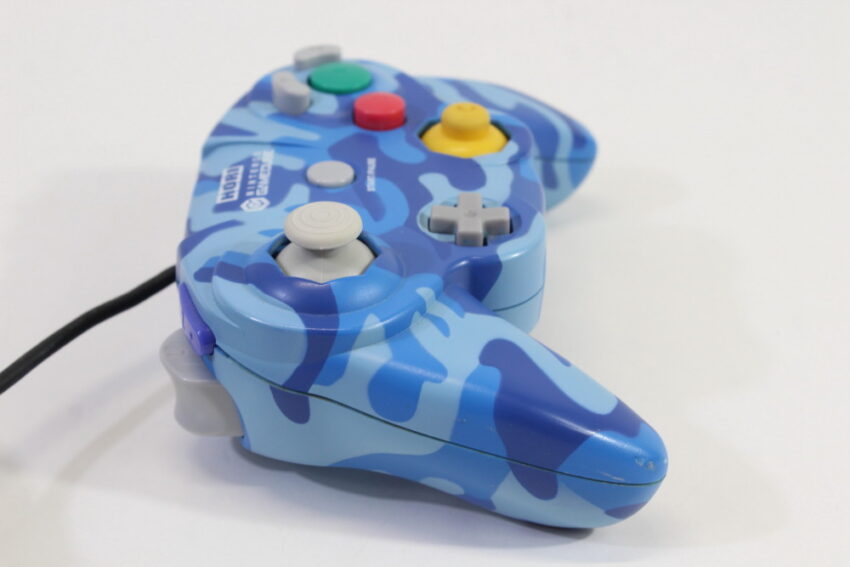 Official HORI Pad Cube Nintendo Gamecube Controller Blue Camo (B)