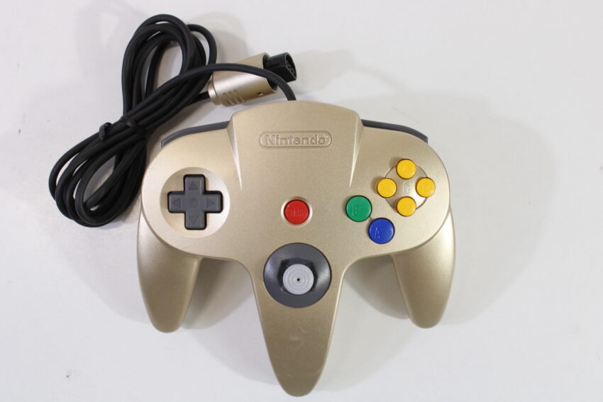 Official Nintendo 64 Controller Toys 'R Us Limited Gold  10/10 Tight N64 (B)