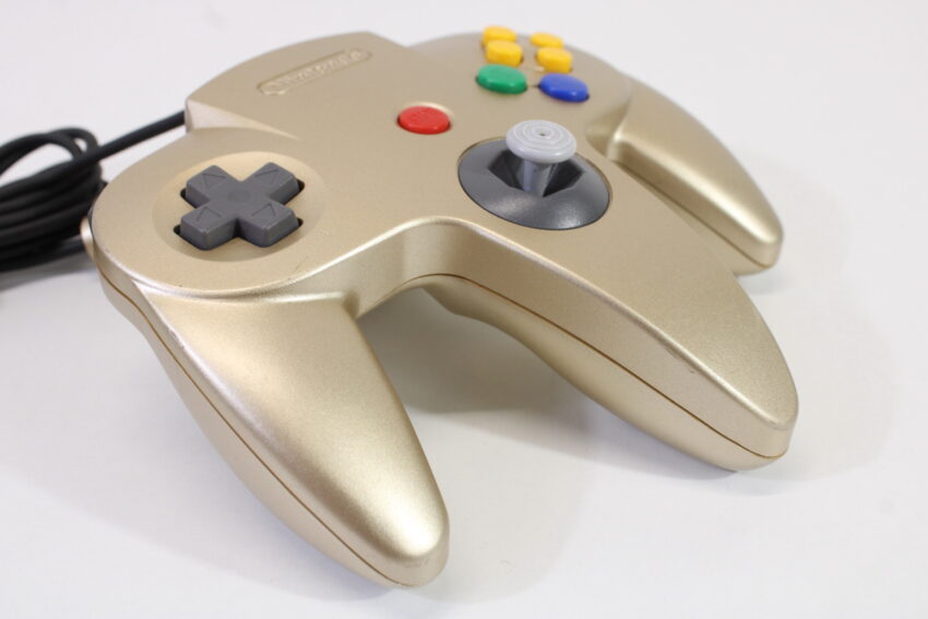 Official Nintendo 64 Controller Toys 'R Us Limited Gold  10/10 Tight N64 (B)
