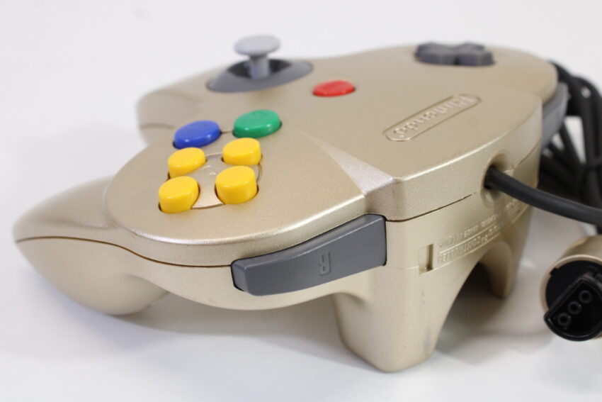 Official Nintendo 64 Controller Toys 'R Us Limited Gold  10/10 Tight N64 (B)