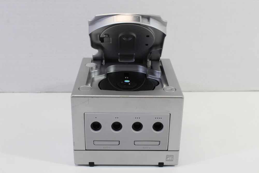 Nintendo GameCube offers DOL-001 Platinum Console Bundle