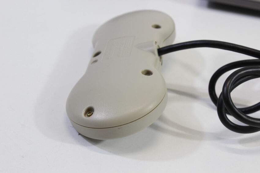 AV Famicom Console "New Famicom" Controller x1 AC Adapter AV Cable & NES Pin Converter (B) Nintendo Famicom FC