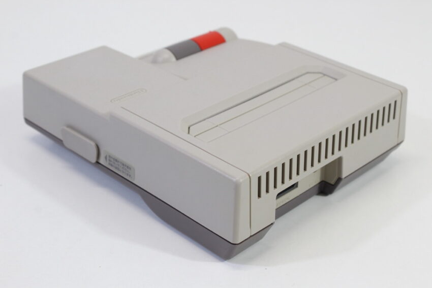 AV Famicom Console "New Famicom" Controller x1 AC Adapter AV Cable & NES Pin Converter (B) Nintendo Famicom FC