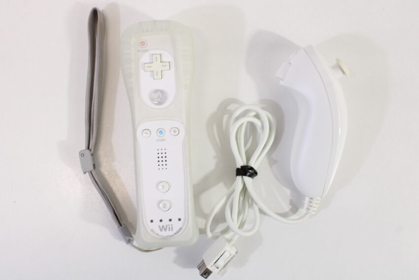 North American Nintendo Wii White Console 8 Games Controller Cables RVL-001(USA) (B)