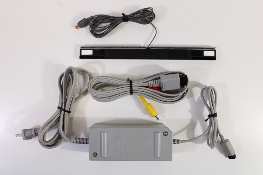 North American Nintendo Wii White Console 8 Games Controller Cables RVL-001(USA) (B)