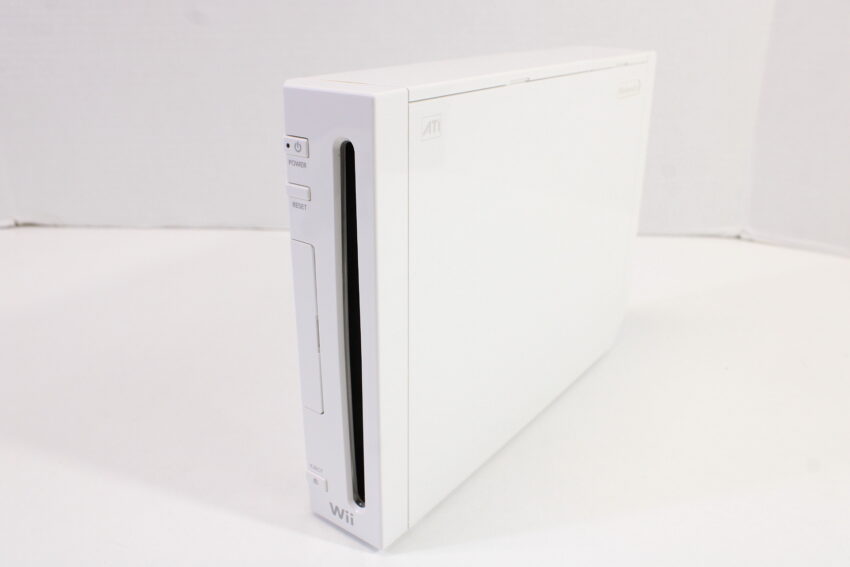 North American Nintendo Wii White Console 8 Games Controller Cables RVL-001(USA) (B)