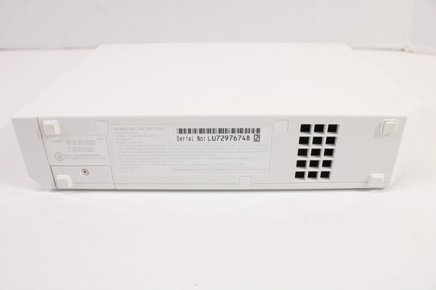 North American Nintendo Wii White Console 8 Games Controller Cables RVL-001(USA) (B)