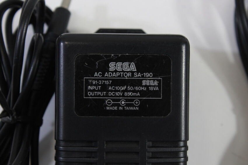 SEGA Genesis Model 2 Controller x2 AC AV cable x4 Games Sonic 2 Spinball Lion King NBA Live 96 (B) SEGA Genesis