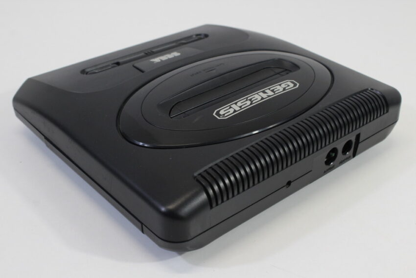 SEGA Genesis Model 2 Controller x2 AC AV cable x4 Games Sonic 2 Spinball Lion King NBA Live 96 (B) SEGA Genesis