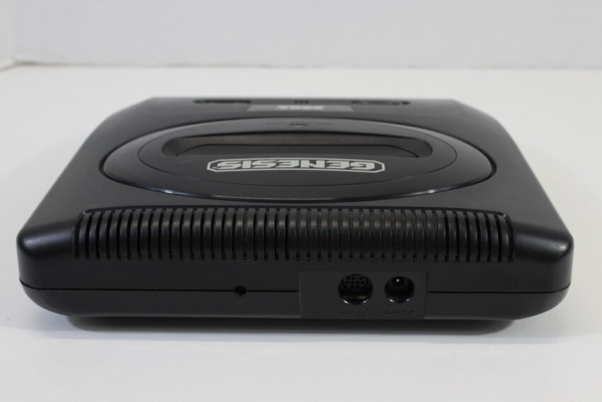 SEGA Genesis Model 2 Controller x2 AC AV cable x4 Games Sonic 2 Spinball Lion King NBA Live 96 (B) SEGA Genesis