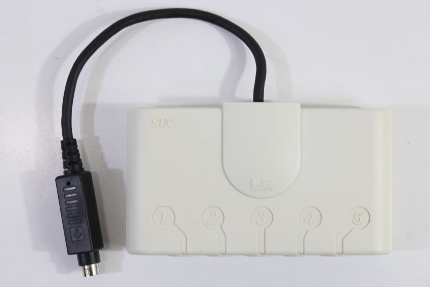 Official NEC PC Engine PI-PD003 5-Way Multitap Crack in Shell (C)