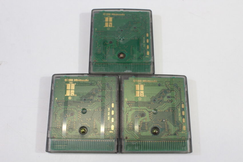 Lot of 3 Yu-Gi-Oh Duel Monsters 4 Yugi Kaiba Jounouchi Deck IV Gameboy & Color GBC (B)