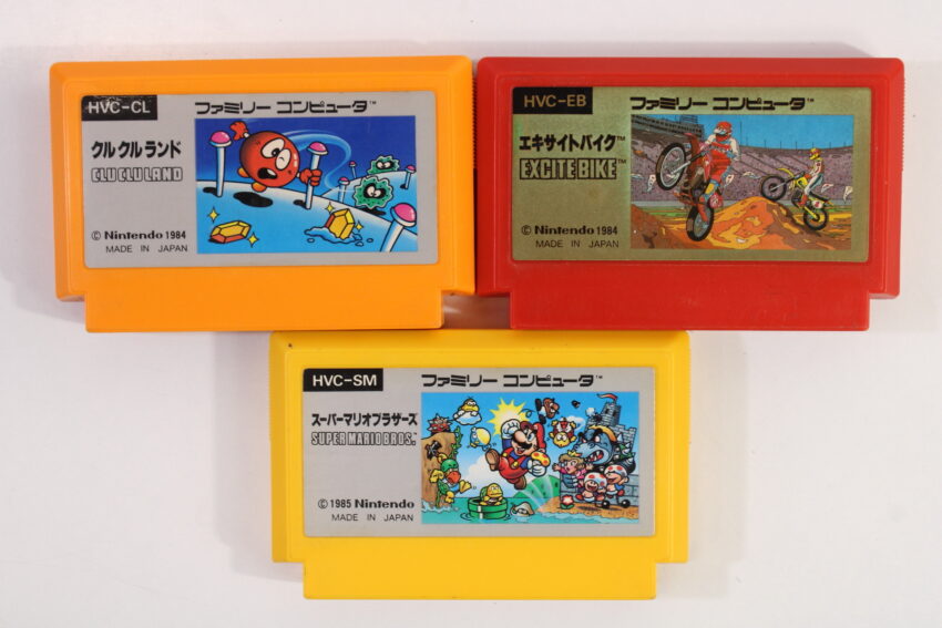 AV Famicom Console "New Famicom" Controller x1 Super Mario Bros 1 Excitebike Clu Clu Land AC Adapter AV Cable & NES Pin Converter (B) Nintendo Famicom FC