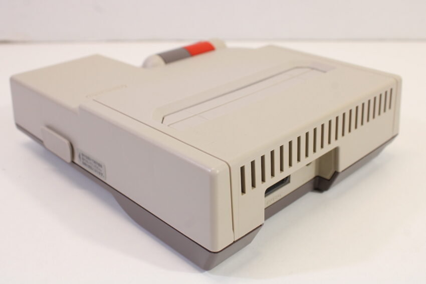 AV Famicom Console "New Famicom" Controller x1 Super Mario Bros 1 Excitebike Clu Clu Land AC Adapter AV Cable & NES Pin Converter (B) Nintendo Famicom FC