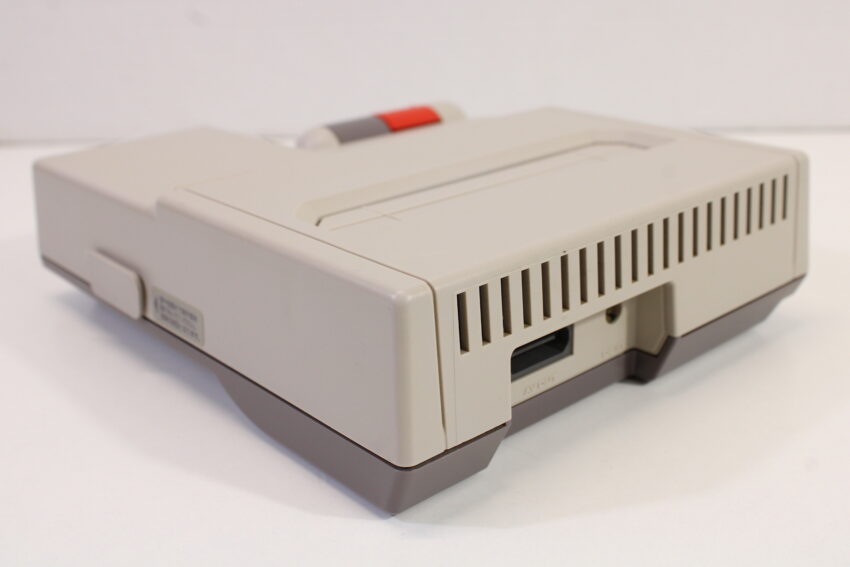 AV Famicom Console "New Famicom" Controller x1 Super Mario Bros 1 Gradius Yie Ar Kung Fu AC Adapter AV Cable & NES Pin Converter (B) Nintendo Famicom FC