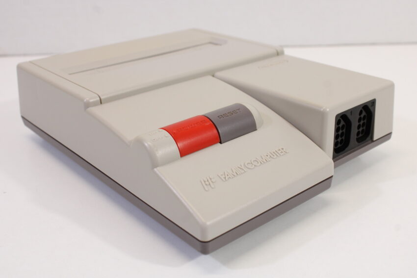AV Famicom Console "New Famicom" Controller x1 Super Mario Bros 1 Xevious Nina Jajamaru Kun AC Adapter AV Cable & NES Pin Converter (B) Nintendo Famicom FC