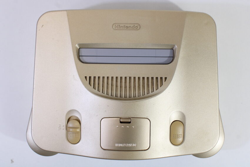 Nintendo N64 Toys R' Us Limited Gold Console Mario Kart 64 Yoshi Story Ogre Battle Controller AC AV REGION FREE (B)