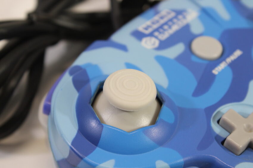 Official HORI Pad Cube Nintendo Gamecube Controller Blue Camo (B)