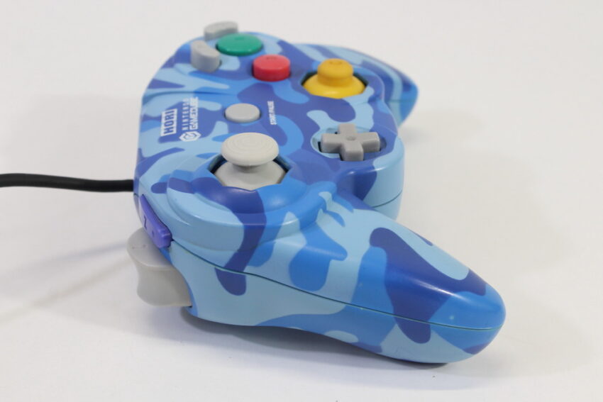 Official HORI Pad Cube Nintendo Gamecube Controller Blue Camo (B)