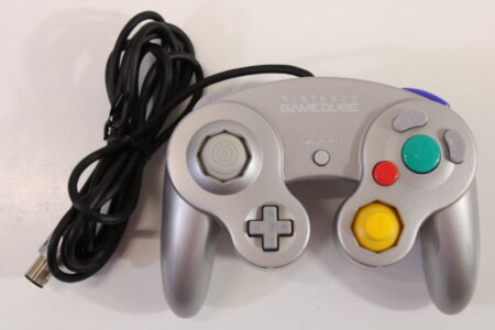 Official Nintendo Gamecube T3 Controller Platinum Silver Cosmetic Wears GC (B) Nintendo GameCube GC