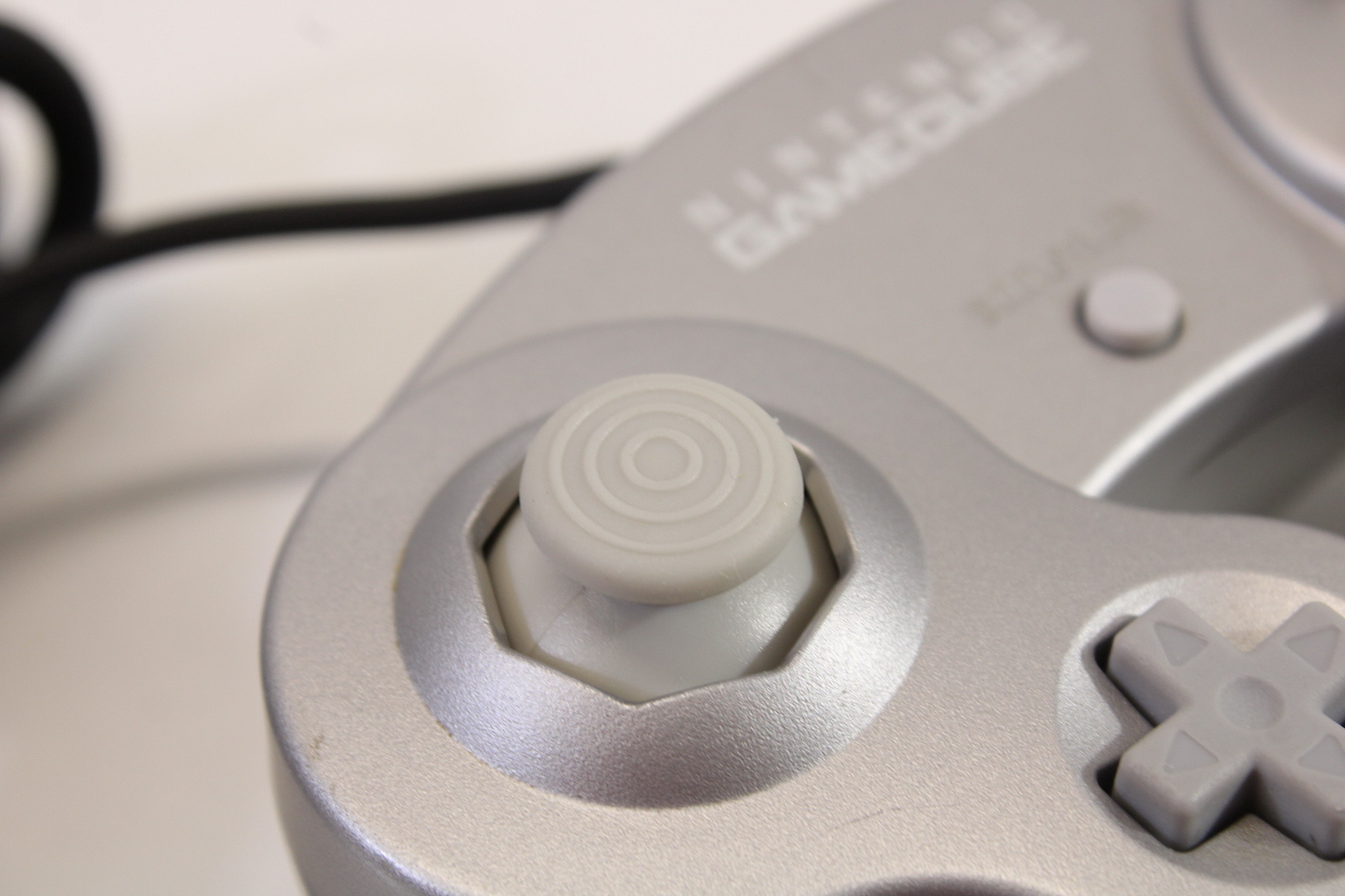 Official Nintendo Gamecube T3 Controller Platinum Silver Cosmetic Wears GC (B) Nintendo GameCube GC