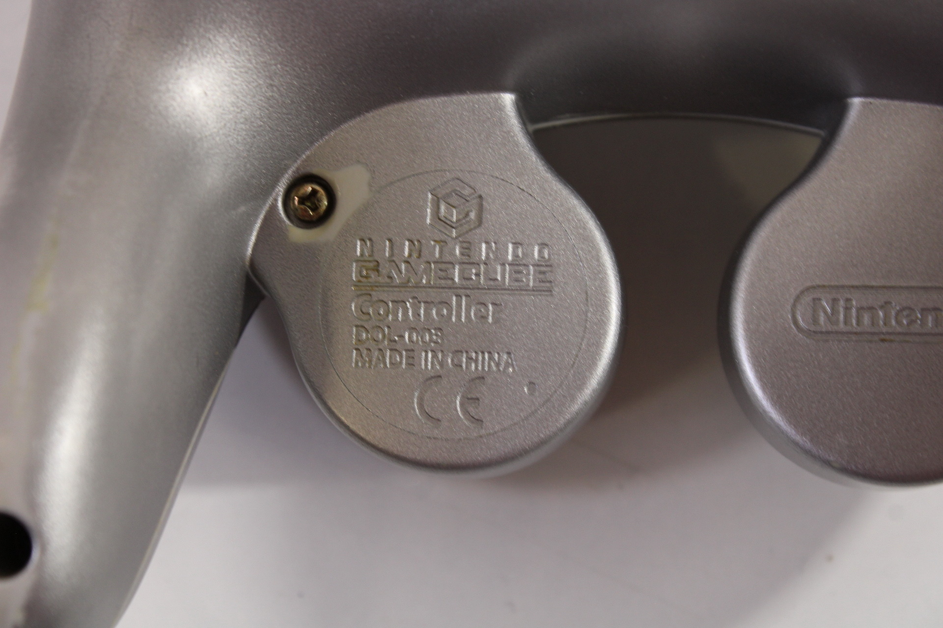 Official Nintendo Gamecube T3 Controller Platinum Silver Cosmetic Wears GC (B) Nintendo GameCube GC
