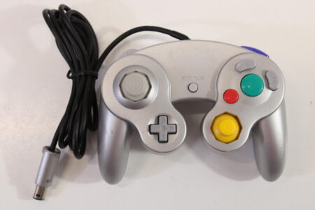 Official Nintendo Gamecube T3 Controller Platinum Silver Cord Damage / Cosmetic Wears GC (D) Nintendo GameCube GC