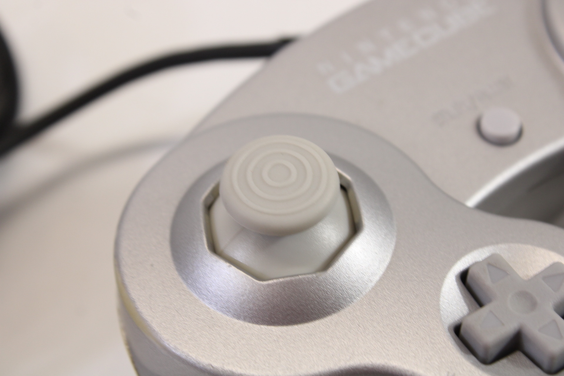Official Nintendo Gamecube T3 Controller Platinum Silver Cord Damage / Cosmetic Wears GC (D) Nintendo GameCube GC