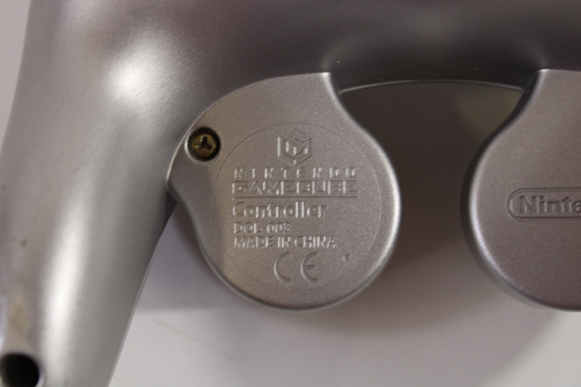 Official Nintendo Gamecube T3 Controller Platinum Silver Cord Damage / Cosmetic Wears GC (D) Nintendo GameCube GC