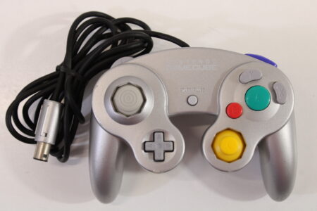 Official Nintendo Gamecube T3 Controller Platinum Silver Cord Damage / Cosmetic Wears GC (D) Nintendo GameCube GC