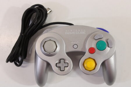 Official Nintendo Gamecube Controller Platinum Silver Crack in Shell / Cosmetic Wears GC (C) Nintendo GameCube GC