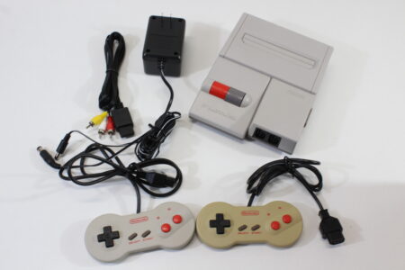 AV Famicom Console "New Famicom" HVC-101 Controller x2 AC Adapter AV Cable (B) Nintendo Famicom FC